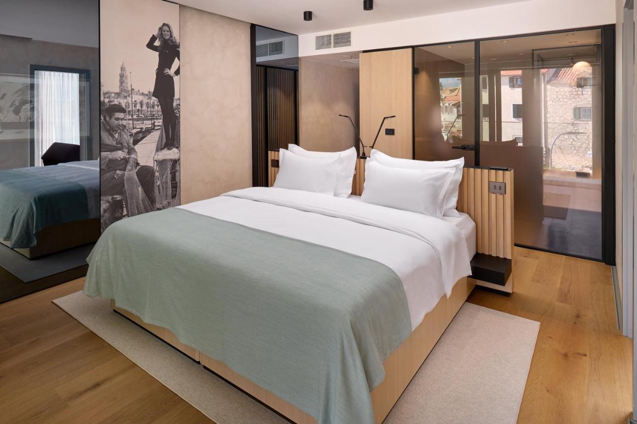 Hotel Ambasador Split Exteriér fotografie A room at the Hotel