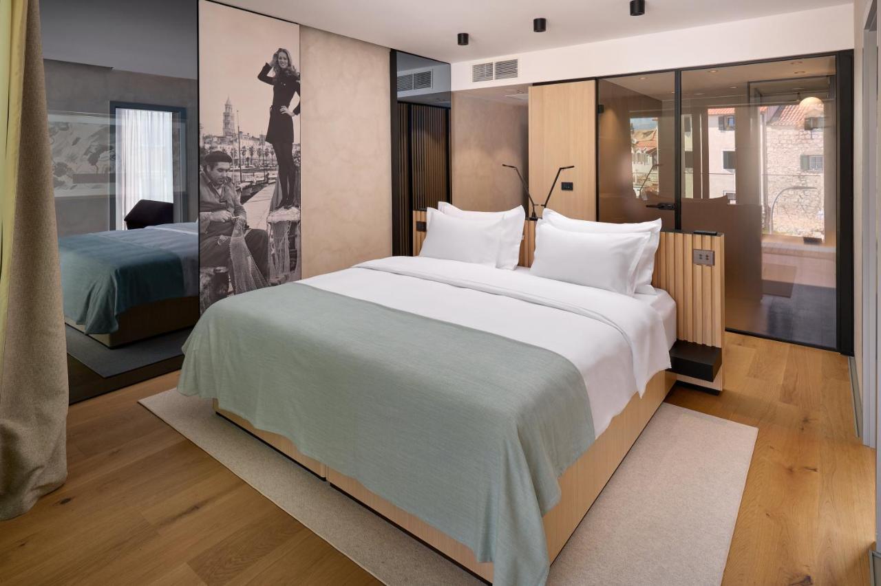 Hotel Ambasador Split Exteriér fotografie A room at the Hotel