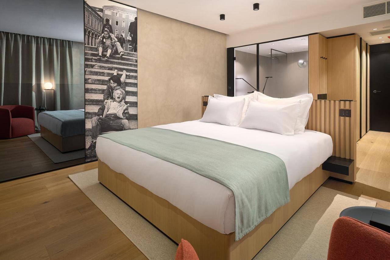 Hotel Ambasador Split Exteriér fotografie A bedroom at the hotel