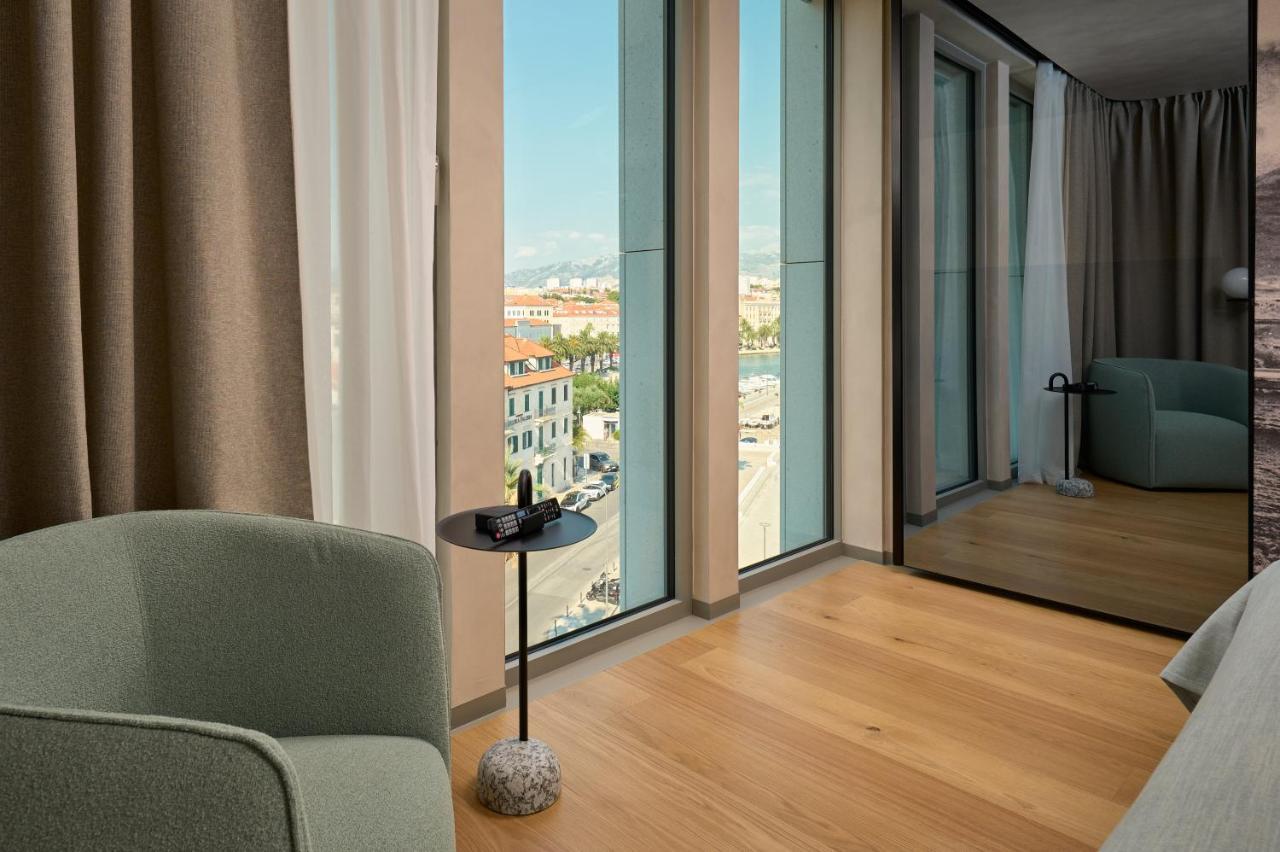 Hotel Ambasador Split Exteriér fotografie A room at the hotel