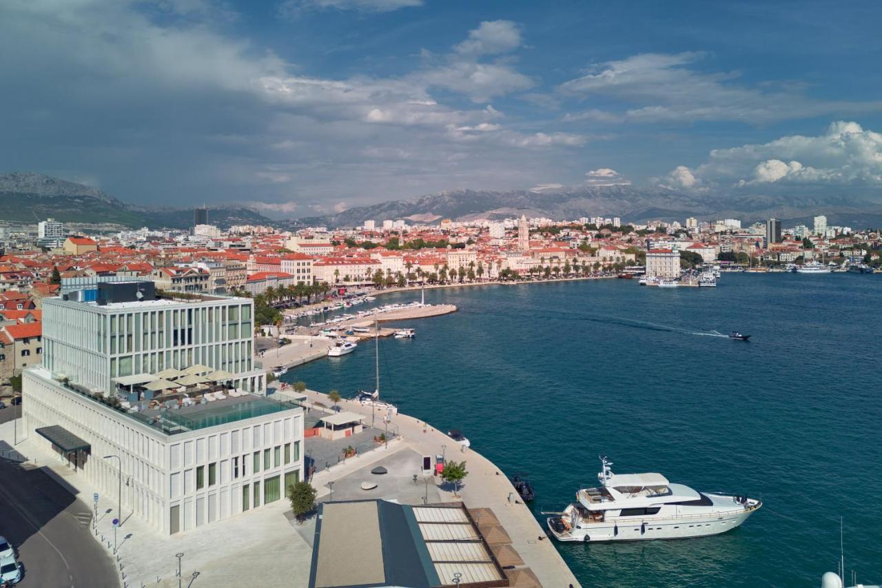 Hotel Ambasador Split Exteriér fotografie View of the port of Split