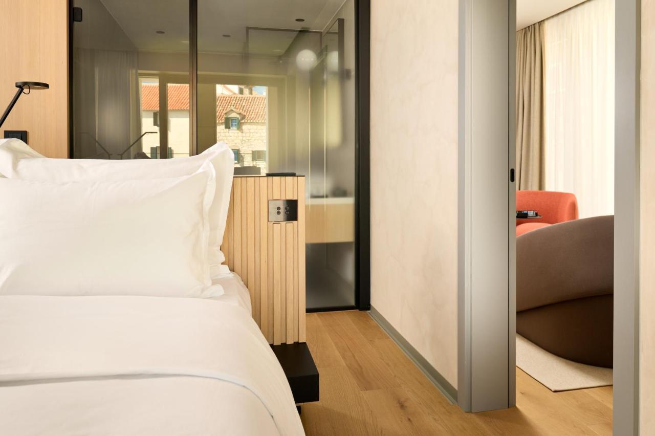 Hotel Ambasador Split Exteriér fotografie A room at the hotel