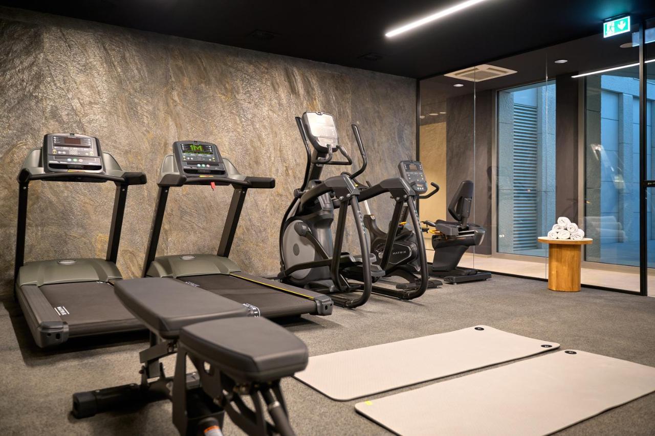 Hotel Ambasador Split Exteriér fotografie A gym at a hotel