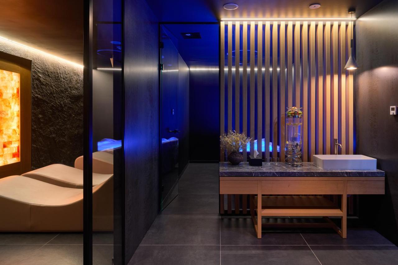 Hotel Ambasador Split Exteriér fotografie The interior of a modern onsen