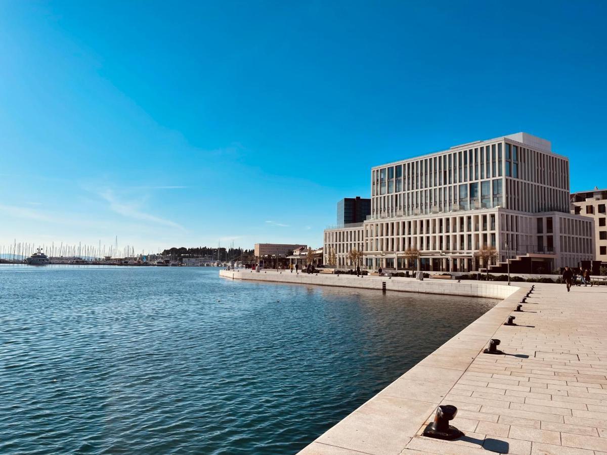 Hotel Ambasador Split Exteriér fotografie The new building of the University of Rijeka