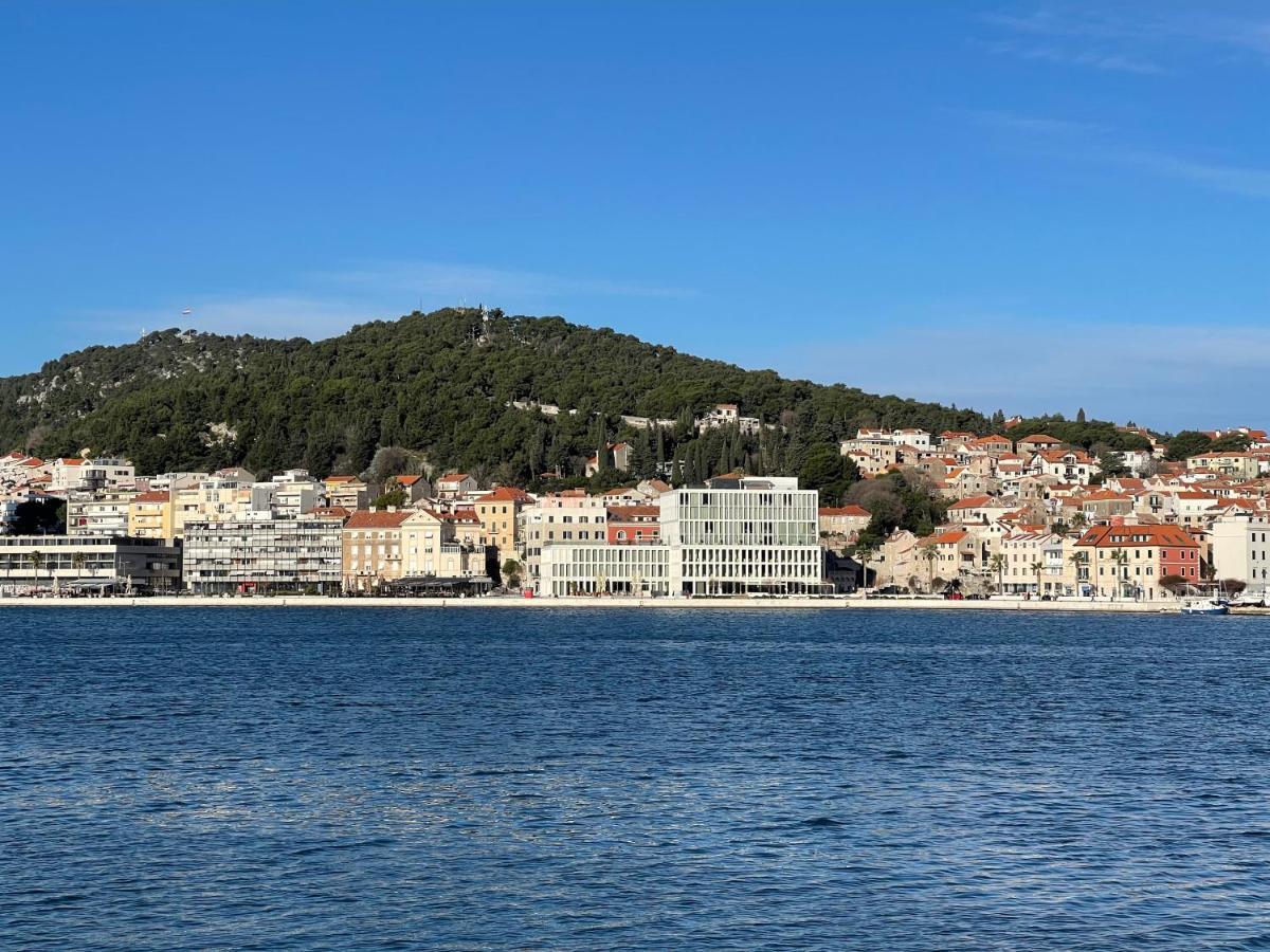 Hotel Ambasador Split Exteriér fotografie View of the town of Split