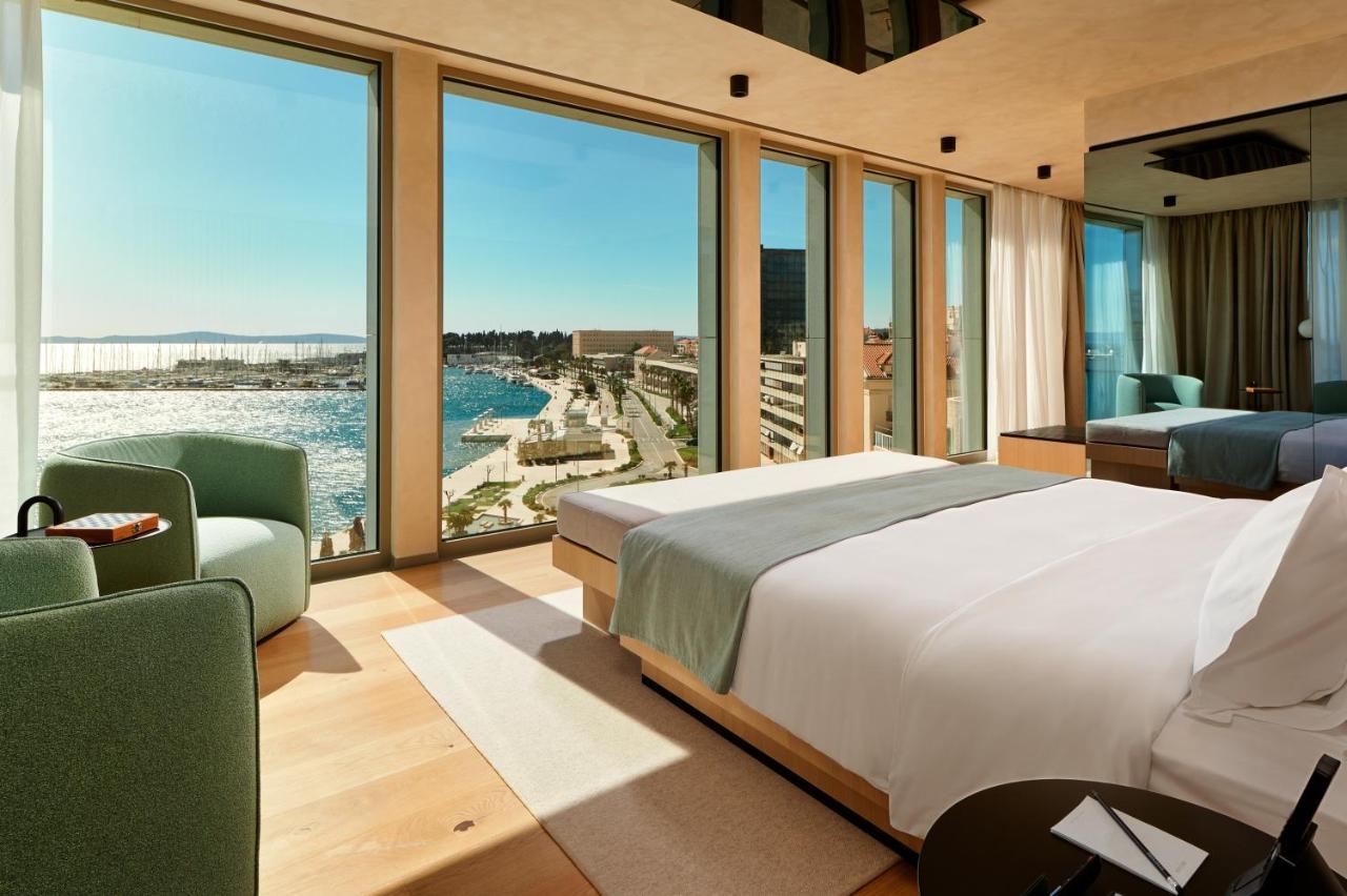 Hotel Ambasador Split Exteriér fotografie A room at the Mandarin Oriental, Munich