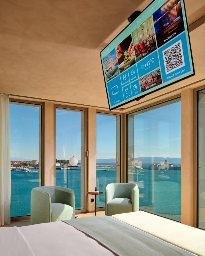 Hotel Ambasador Split Exteriér fotografie A motorized TV lift