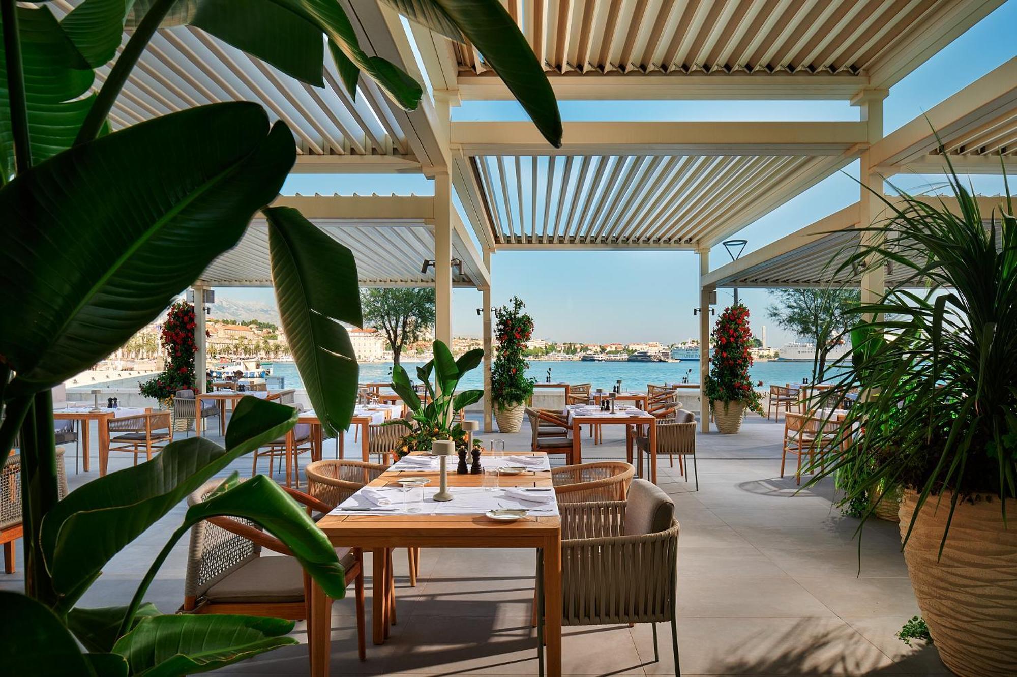 Hotel Ambasador Split Exteriér fotografie The Beach Club