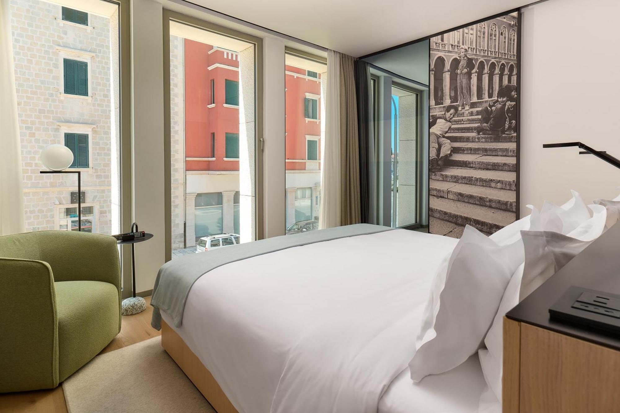 Hotel Ambasador Split Exteriér fotografie A bedroom at the hotel