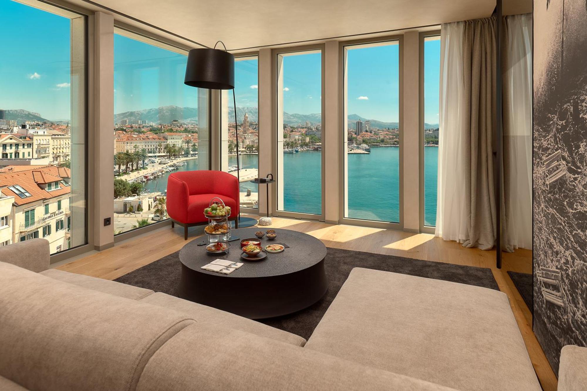 Hotel Ambasador Split Exteriér fotografie A suite at the hotel