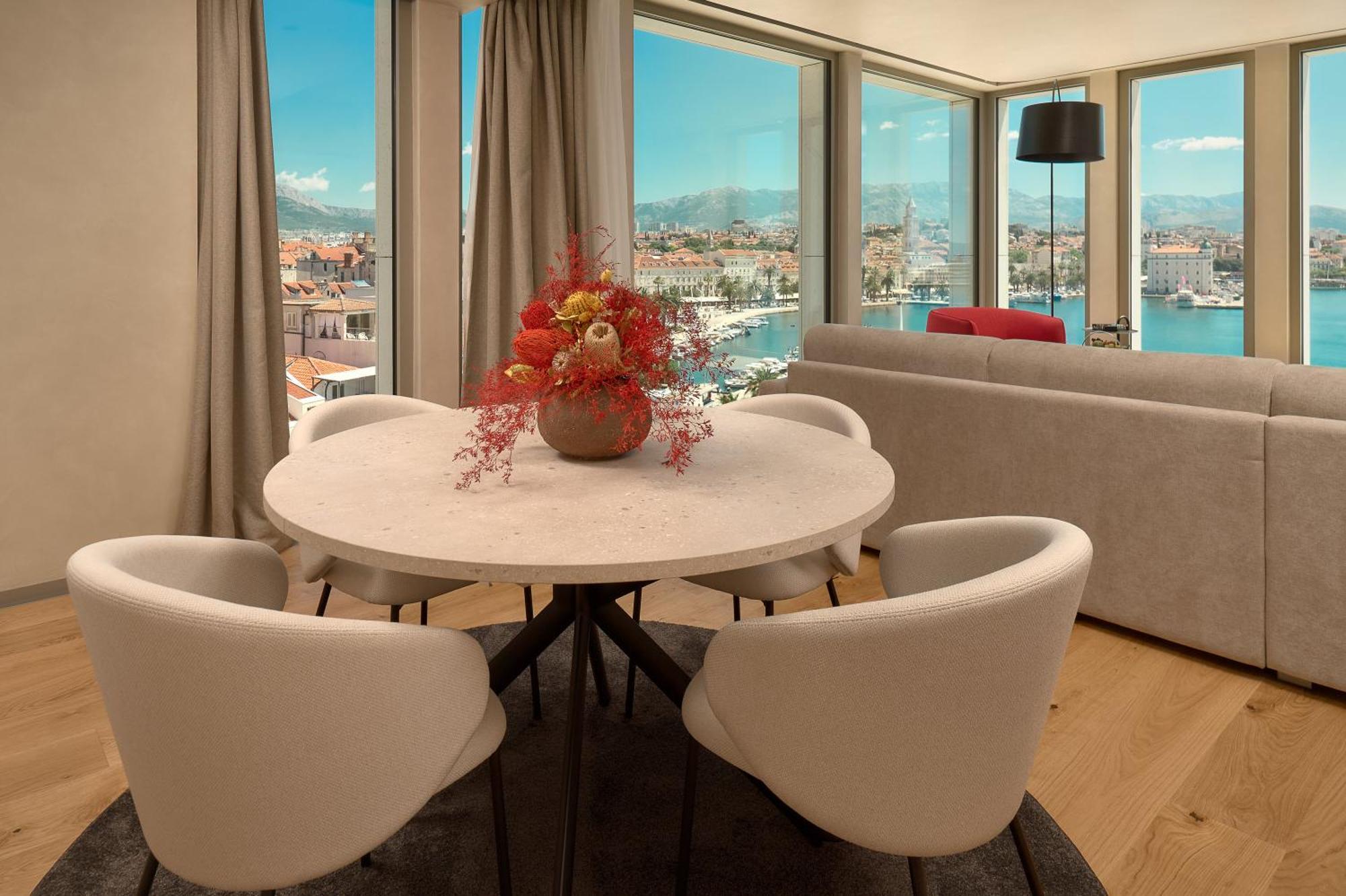 Hotel Ambasador Split Exteriér fotografie Virtual staging of a dining room